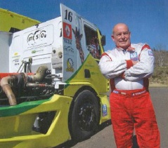 Olivier Bouzige devant son camion Hydroparts des 24 heures du Mans Camions